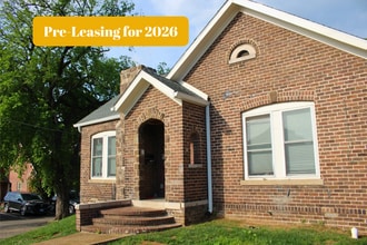 Building Photo - 8BR/6BA Fort Sanders Home Near UTK | Avail...