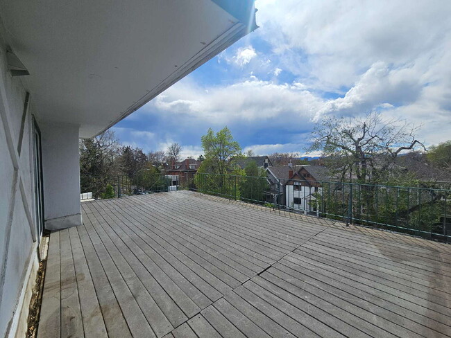 Building Photo - Top Floor Studio with Panoramic City and M...