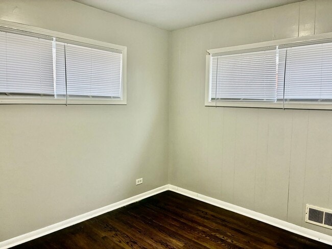 Building Photo - Gorgeous 3bed 1bath Single family house