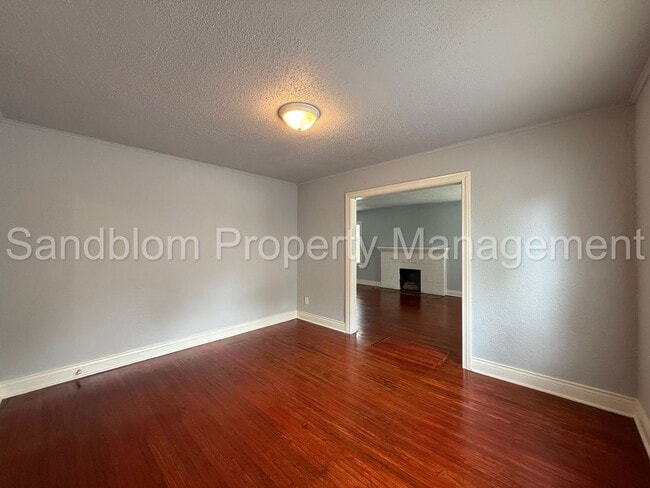 Building Photo - For Lease | University of Tulsa | 2 bed, 1...