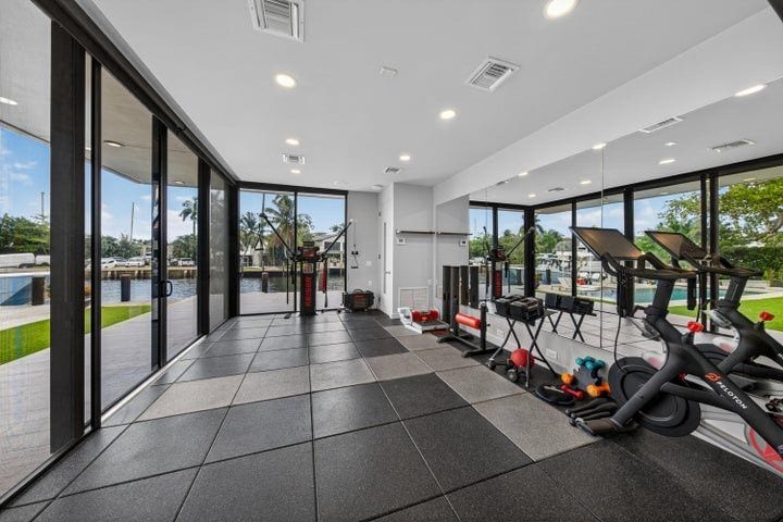 Building Photo - 420 SE 17th Ave