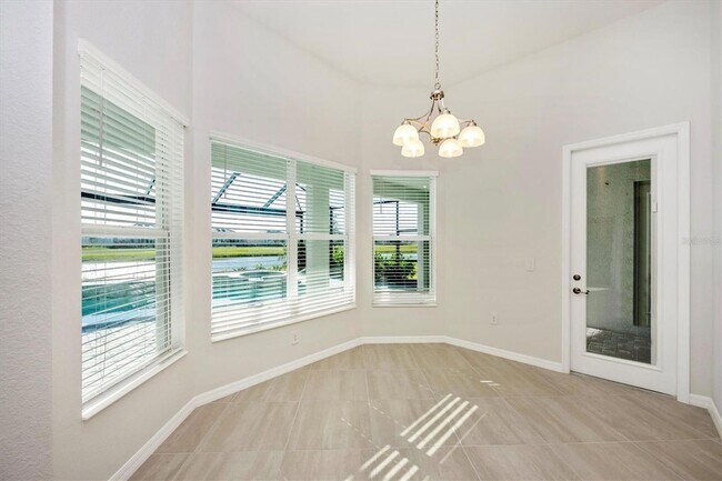 Building Photo - 12655 Wellen Golf St