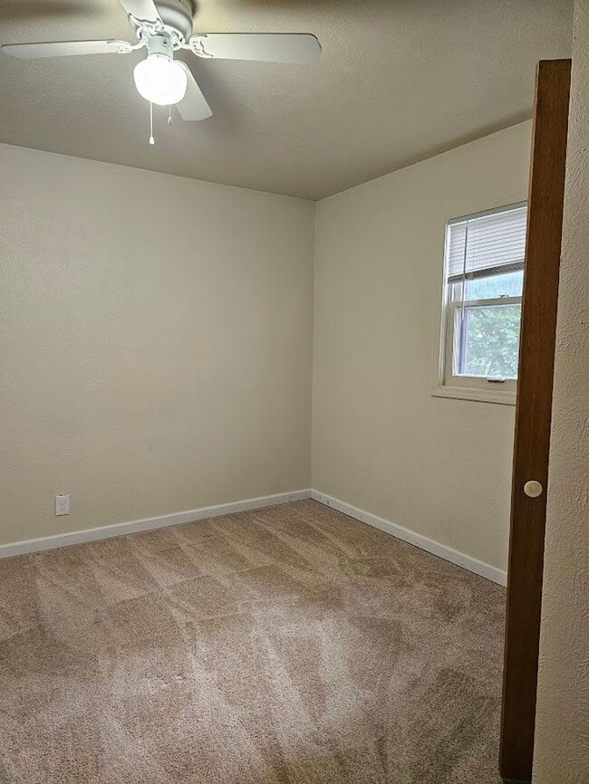 Building Photo - Two Bedroom One Bath Lower Duplex with W/D Hookup