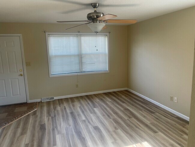 LIVING ROOM AREA - 2816 Independence St