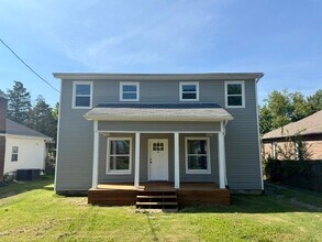 Building Photo - 131 Pinedale St