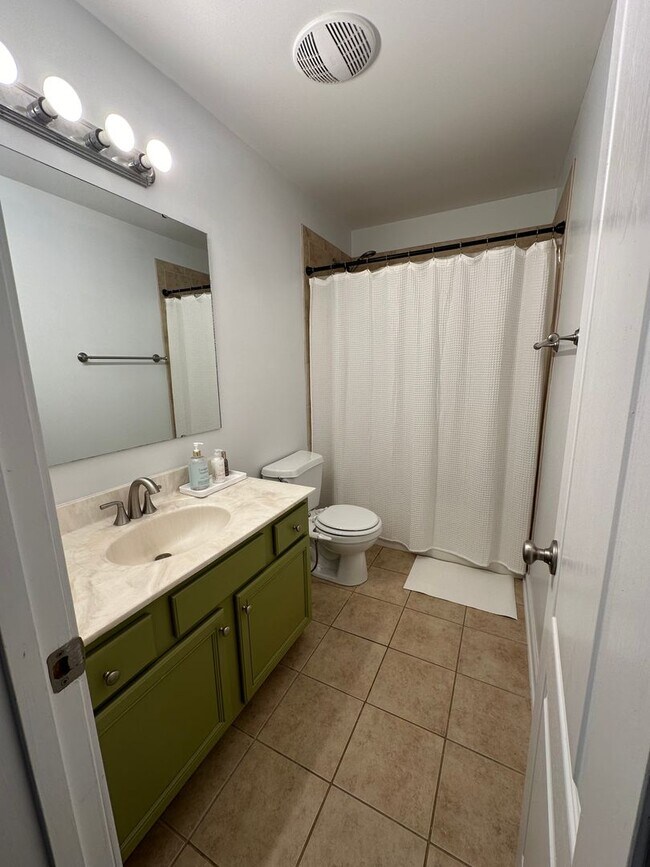 Building Photo - NEW LISTING!!!! Dont Miss Out