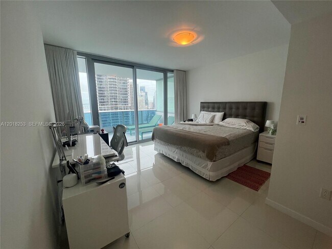 Building Photo - 200 Biscayne Blvd Way