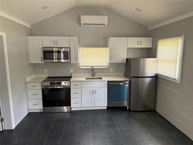 Building Photo - 7870 Rand Rd