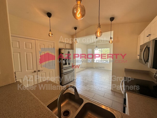 Building Photo - 16833 W Tasha Dr