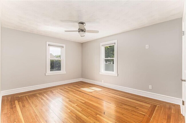 Building Photo - 76 Crossland Rd