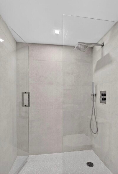 Building Photo - 7835 Lakeside Blvd