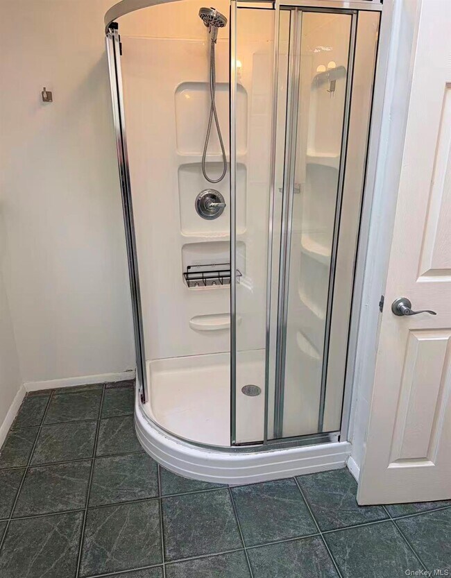 Building Photo - 10 The Spur