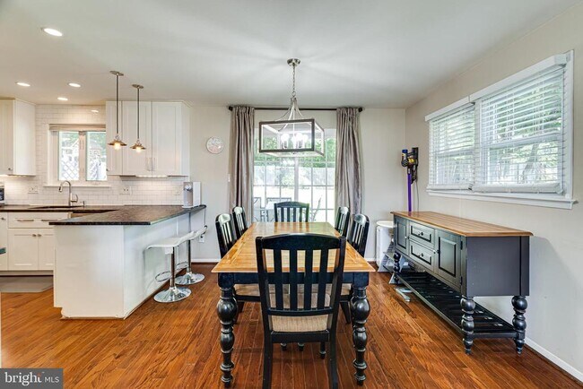 Building Photo - 7606 Jervis St