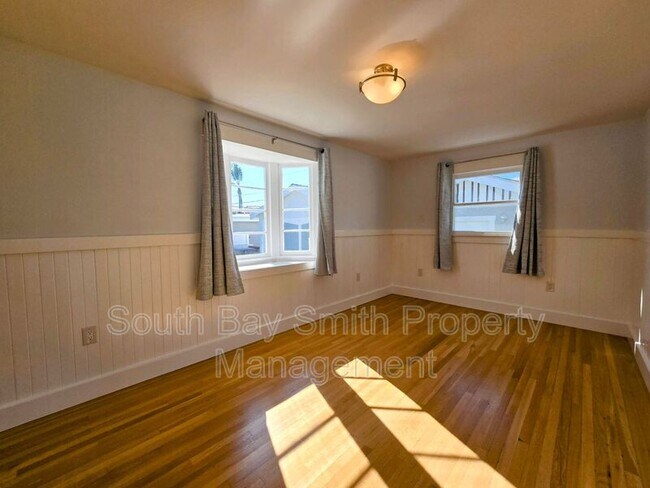 Building Photo - 223 S Guadalupe