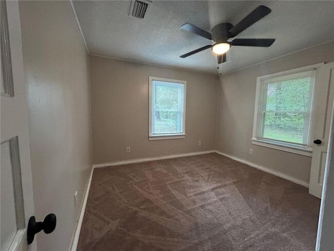 Building Photo - 905 Pansy Ct