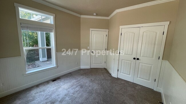 Building Photo - Stunning 4 BD | 2.5 BA Craftsman - Milwaukie