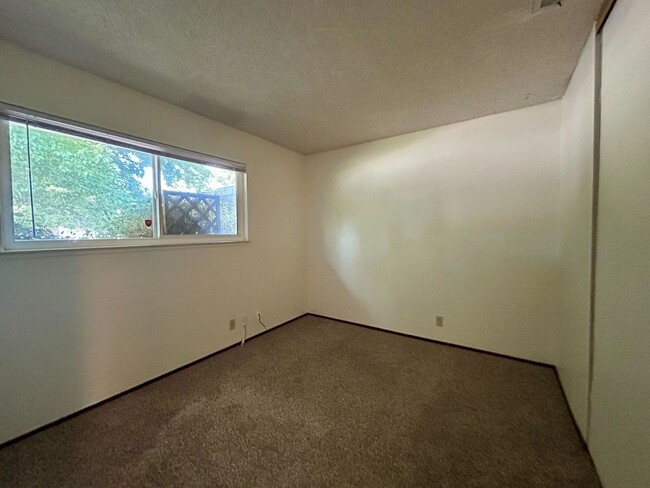 Building Photo - Spacious 3-Bedroom Home in Southtown Vacav...