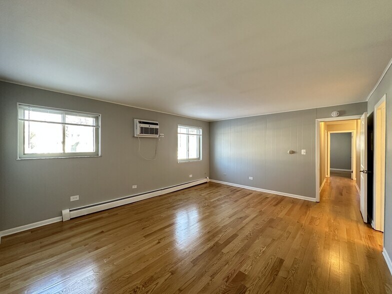 Building Photo - 1639 Oakwood Ave