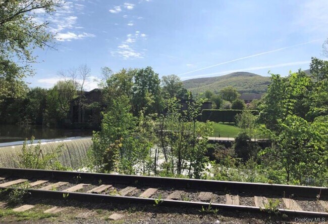 Building Photo - 12 Davis St