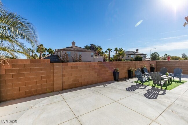Building Photo - 4624 Swaying Palms Dr