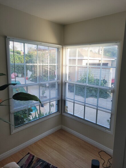 Master with view of backyard - 4734 Allott Ave