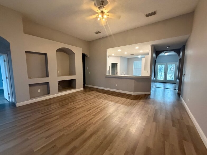 Building Photo - 704 Grand Canyon Dr