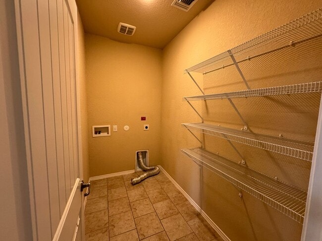 Building Photo - Move-In Special! Spacious 3BR Home with Large Private Yard in Mission Del Lago