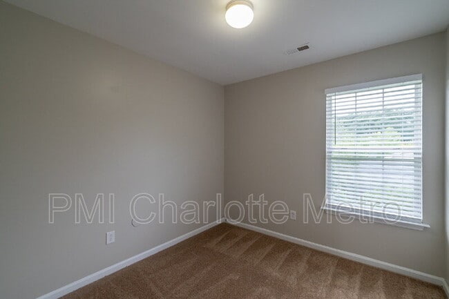 Building Photo - 1525 Crandon Dr