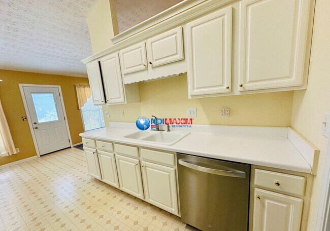 Building Photo - Beautiful ranch in the DISCOVERY cluster i...