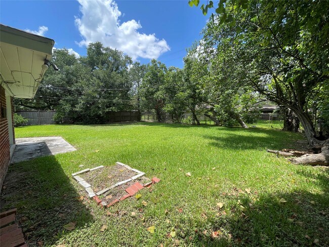 Building Photo - 5042 Grape St