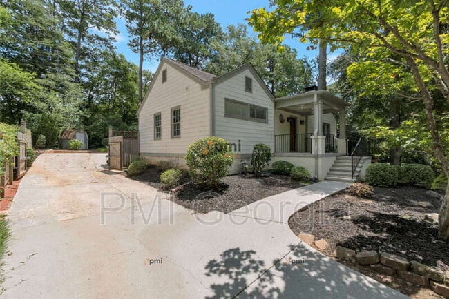 Building Photo - 2221 Melante Dr NE