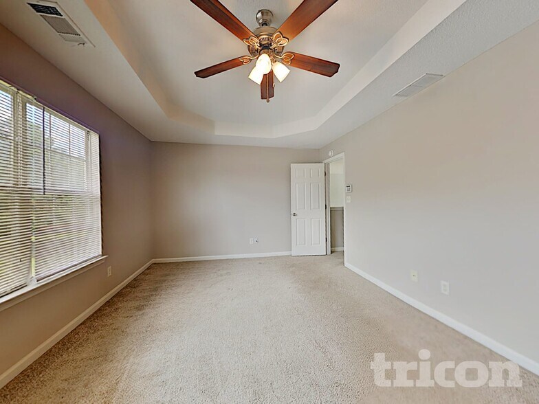 Building Photo - 105 River View Ct