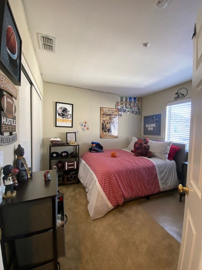 Building Photo - Danville, Shadowhawk 3 Bed, 2.5 Ba., Corner Townhouse, Close to great schools, 2 year lease