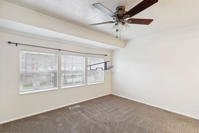 Building Photo - 281 Pheasantbrook Dr