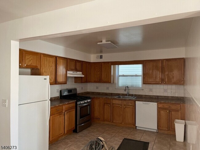 Building Photo - 538 S 11th St