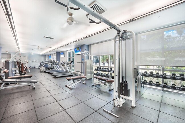 Building Photo - 2000 N Bayshore Dr