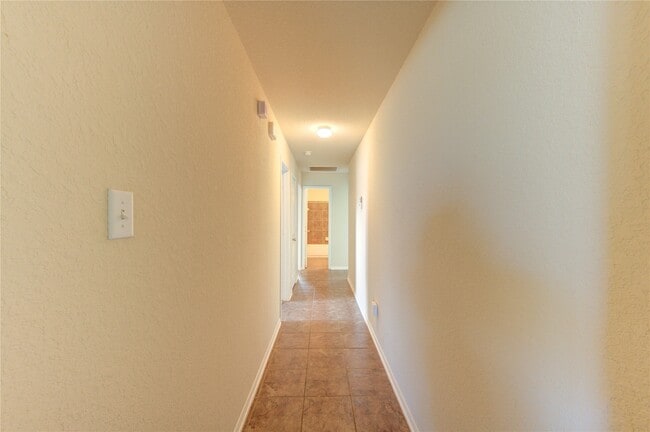 Building Photo - 14839 Fir Knoll Way