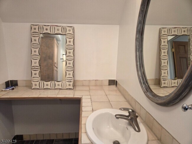 Building Photo - 177 Ashland Ave