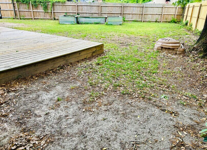 Building Photo - 7812 Oak Forest Dr