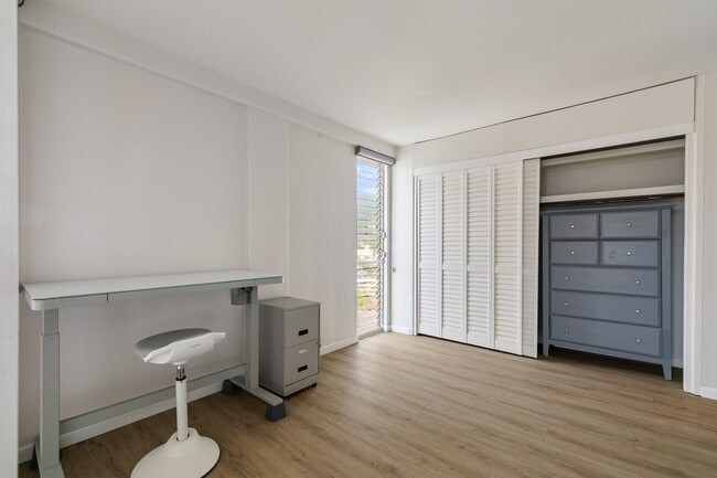 Building Photo - High floor, corner unit at Makiki Towers. Partially furnished, renovated 2-bedroom, 1.5 bathroom ...