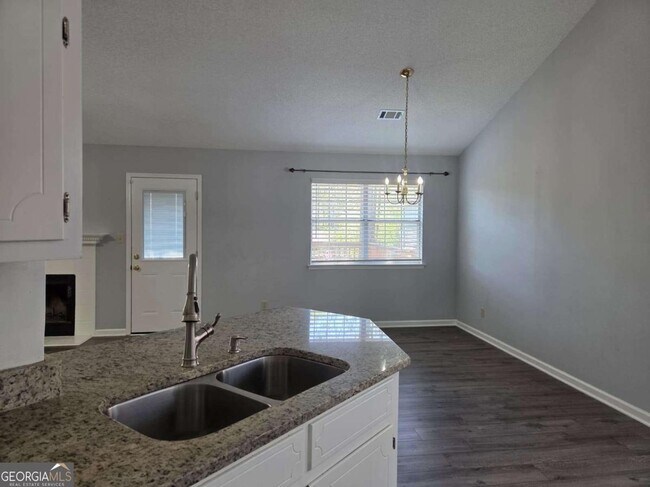 Building Photo - 1155 Riverside Trce