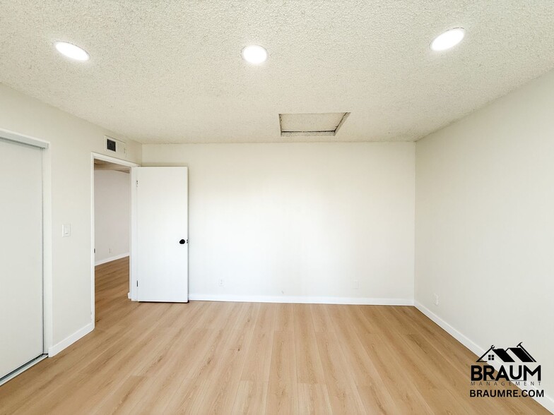 Building Photo - 221 W Elm Ave