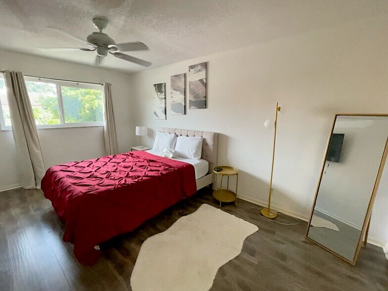 Building Photo - 6843 NW 29th Ave