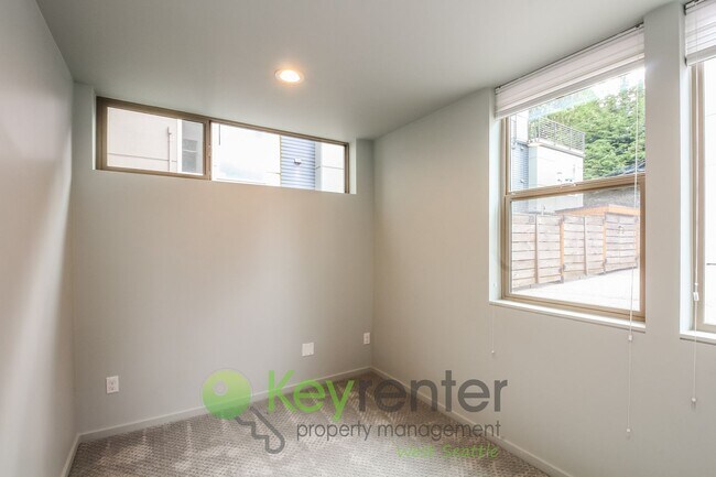 Building Photo - Modern 3 Bedroom with Rooftop Deck and In Unit Laundry
