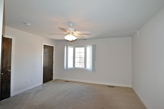 Building Photo - 3 BR, 2 1/2 BA, 2-Car, 1885 SF Townhouse, ...