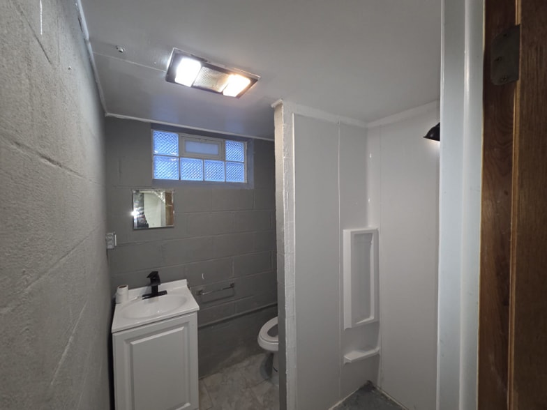 Building Photo - 4493 Telhurst Rd