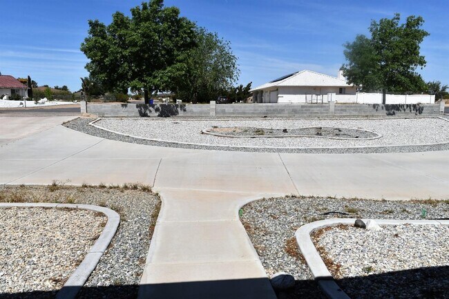 Building Photo - 4 bedrooms House for rent
