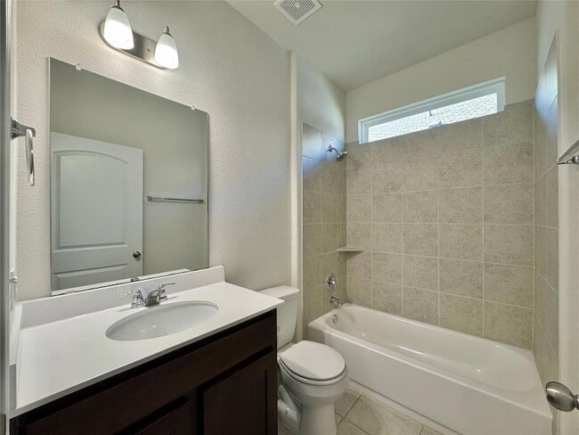 Building Photo - 320 La Escalera Dr