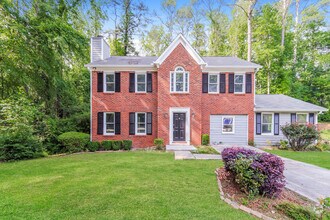 Building Photo - Spacious 5-Bedroom Home