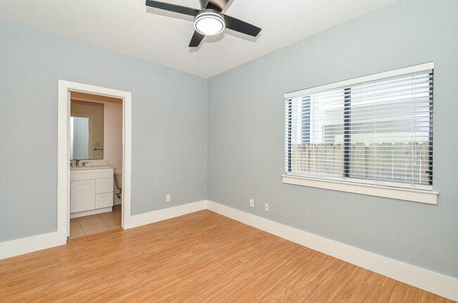 Building Photo - 408 Parker St